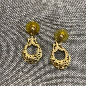 Elegant Gold Tone Filigree Pierced Earrings